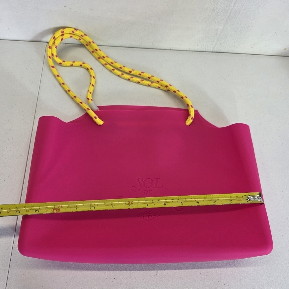 Sol de Janeiro Exclusive Pink Beach Silicon tote bag - Picture 6 of 10
